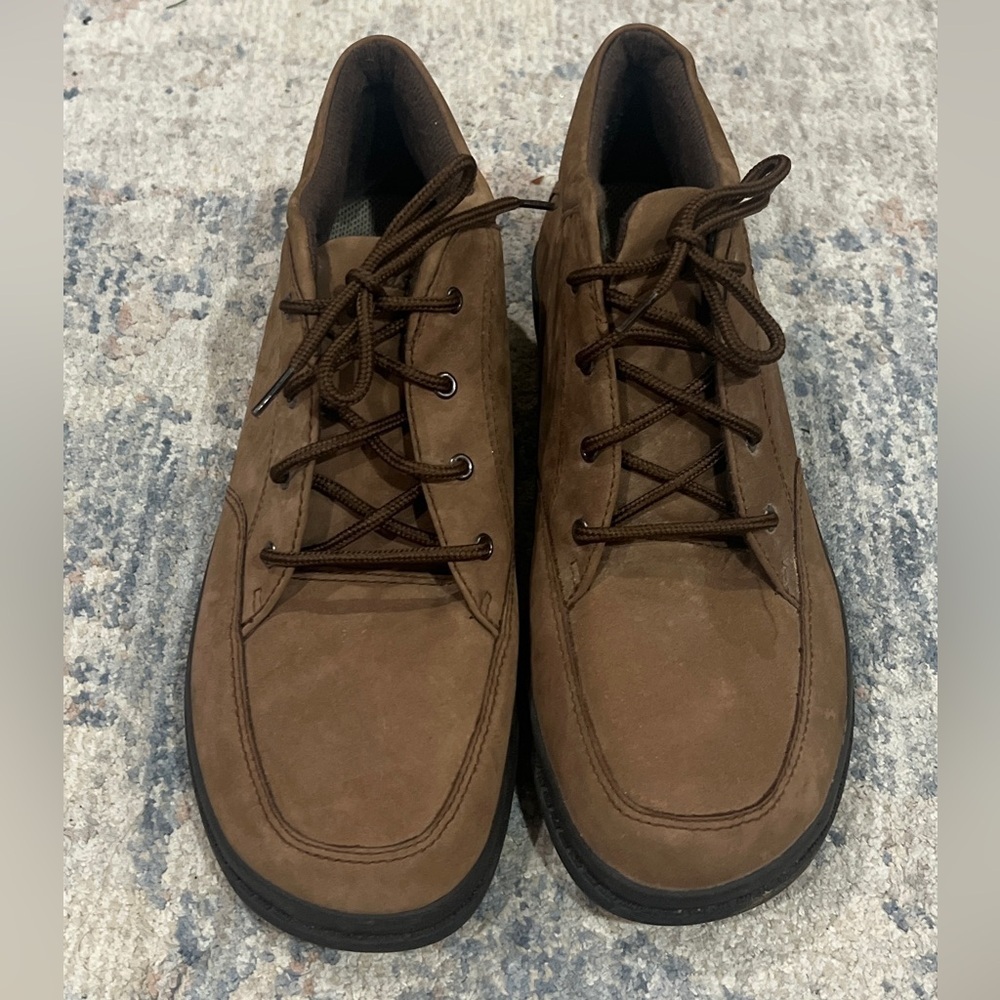 Women’s Easy Spirit Suede Shoes